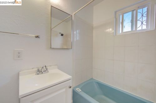 1136 92 Ave, Oakland CA 94603-1358 exterior