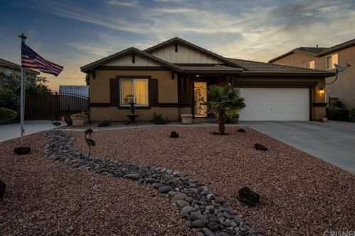 4555 Avenue, Lancaster, CA 93535-7712