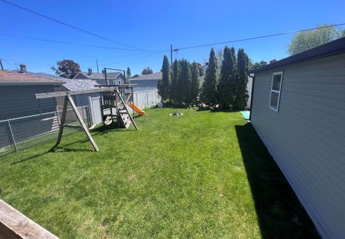 1011 Flambeau St, Manitowoc WI 54220-6546 exterior