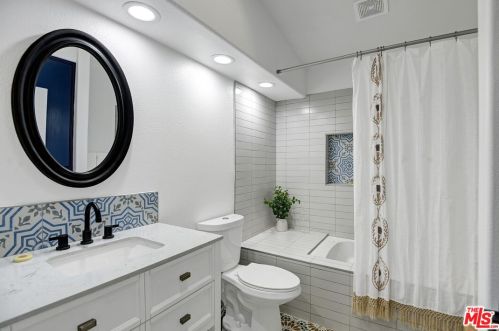 54404 Avenida Madero, La Quinta CA  92253-3620 exterior