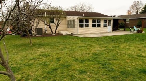 5142 Shawnee Blvd, Schnecksville PA  18078-2609 exterior