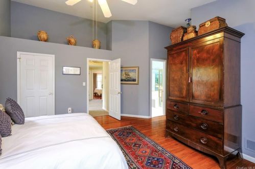 1408 Pondcrest Ln, White Plains NY  10607-1357 exterior