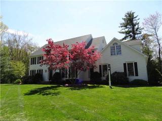 96 Great Pond Rd, Simsbury, CT 06070-1935