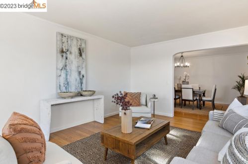3668 Delmont Ave, Oakland, CA 94605-1826