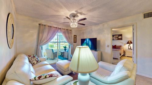 402 Grv Isle Cir, Vero Beach FL 32962-8507 exterior