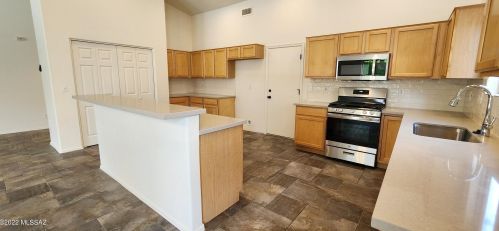 7994 Ragweed Dr, Tucson, AZ 85710-8578