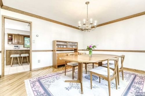 7 Heather Ln, Ridgewood NJ  07452-2835 exterior