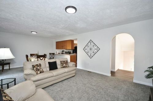 1416 Lexington Dr, Lawrence, PA 15055-1036