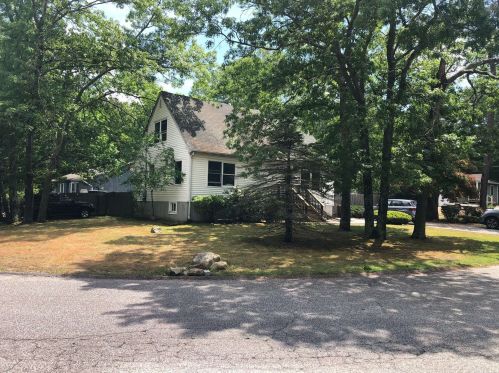 222 Highview Dr, Baiting Hollow, NY 11933-9790