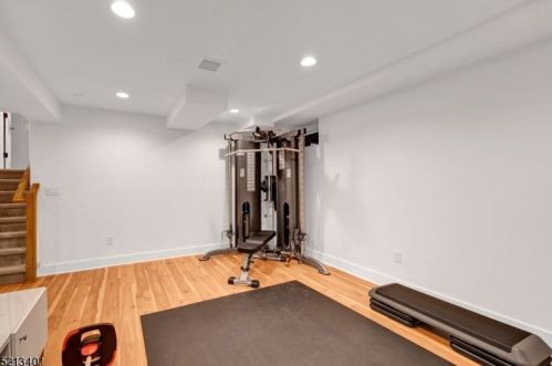 23 Bromleigh Way, Greystone Park NJ  07950-1624 exterior