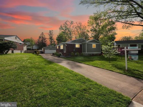 6917 Kingwood Dr, Falls Church VA  22042-3809 exterior