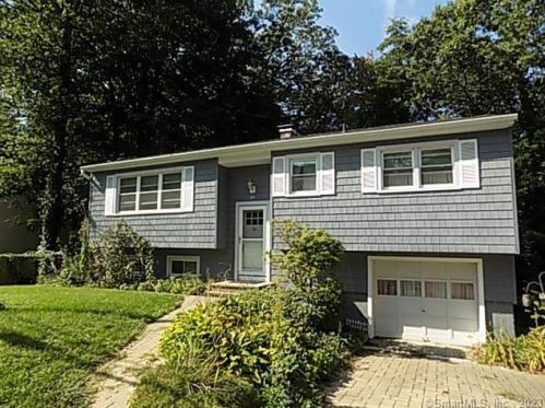 25 Pleasant St, Bethel, CT 06801-2319