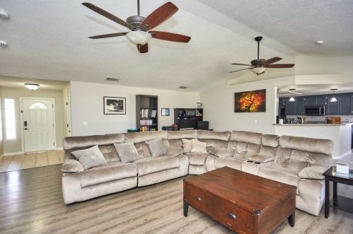 26709 Lakeview Dr, Helendale CA  92342-7806 exterior