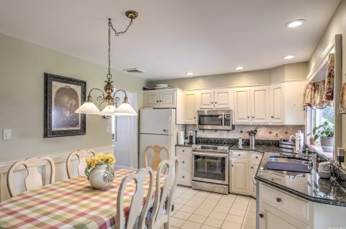 15 Fletcher Pl, Huntington Station, NY 11747-1404