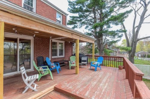 415 Ridge Rd, Middletown CT  06457-5230 exterior