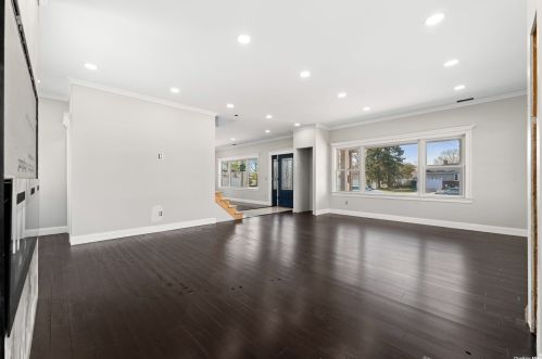 116 16th St, Deer Park, NY 11729-4907