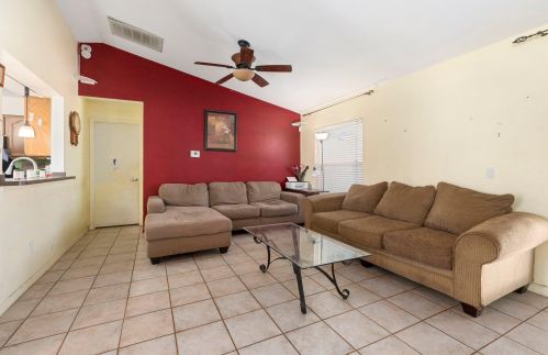 107 Ridgecrest Dr, Fort Pierce FL  34953-5450 exterior