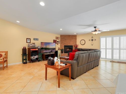 6569 Pinion St, Calabasas CA  91377-1212 exterior