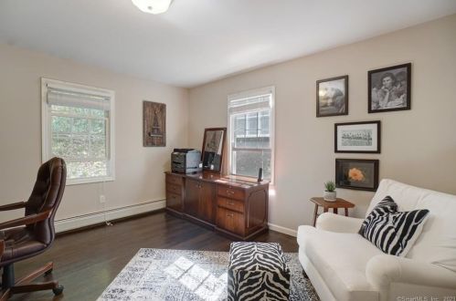 20 Narragansett Trl, Sandy Hook CT 06482-1147 exterior