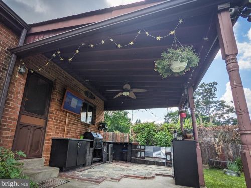 619 Davis Rd, Cheltenham PA  19012-1636 exterior