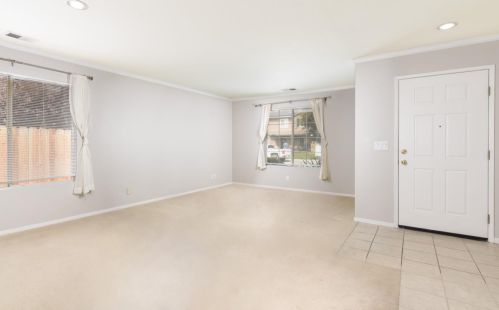 2420 Paradise Cir, Hollister, CA 95023-8089