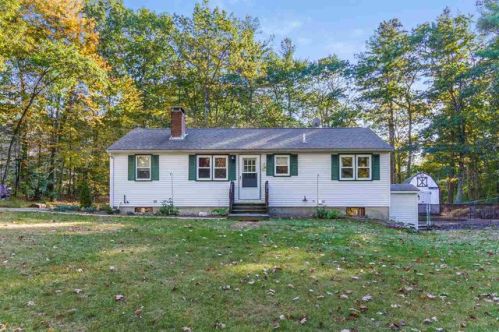 72 Heath St, Newton, NH 03858-3400