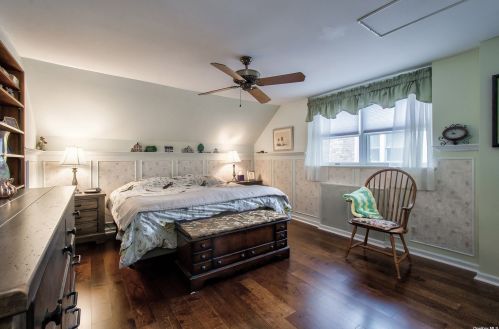 18 Surrey Rd, New Hyde Park NY  11040-2036 exterior