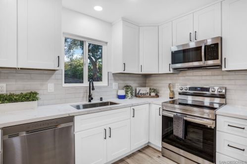 1311 Morning Glory Pl, Vista CA  92084-7222 exterior