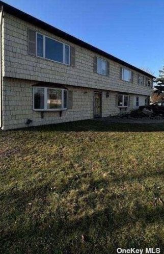 4 Xenia Ct, Mount Sinai, NY 11766-2526