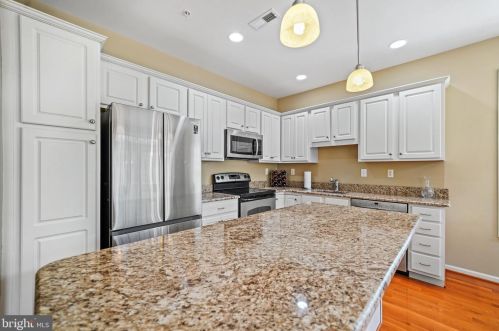 332 Jefferson Ave, Downingtown PA 19335-2701 exterior