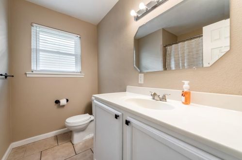 7521 College Cir, Fort Worth TX  76180-6233 exterior