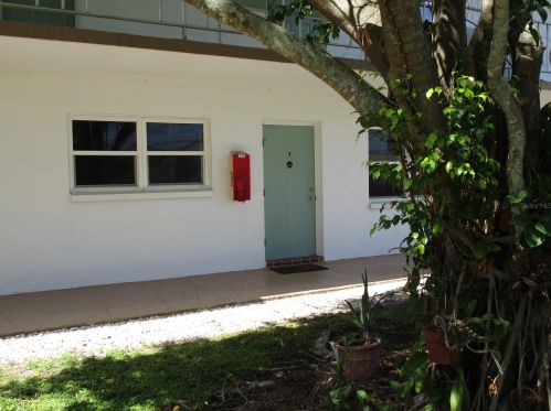 5925 18th St, Saint Petersburg, FL 33703-1738