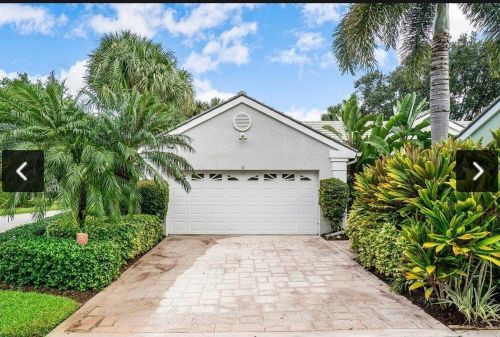 32 Admirals Ct, West Palm Beach, FL 33418-7165