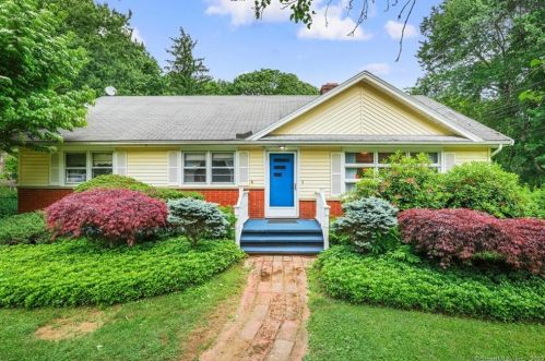 23 Hampton Rd, Bridgeport, CT 06611-2351
