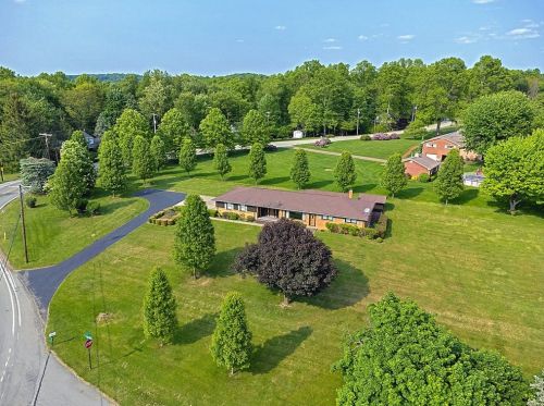 1702 Ridge Rd, Jeannette PA  15644-9794 exterior