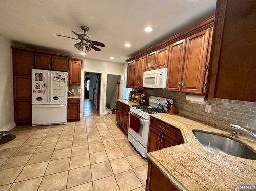 32 State St, Mahwah NJ  07430-1138 exterior