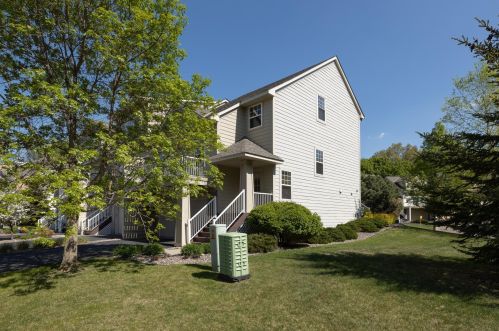 2162 Cedar Grove Trl, Saint Paul, MN 55122-1543
