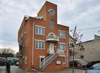 135 28th Ave, Brooklyn, NY 11214-6885