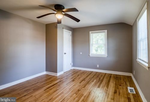 156 Riverview Dr, New Castle DE  19720-2732 exterior