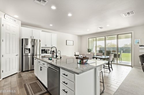 4009 79th Dr, Phoenix AZ  85043-3502 exterior