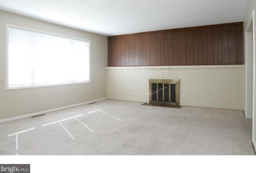 17 Wayne Dr, Wilmington DE  19809-1634 exterior