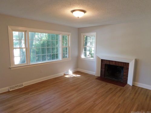 31 Linda Ave, Uncasville CT  06382-1722 exterior