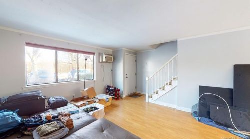 292 Meridian St, Groton, CT 06340-4013