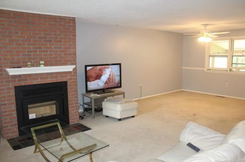 6 Linwood Dr, Bloomfield, CT 06002-1706