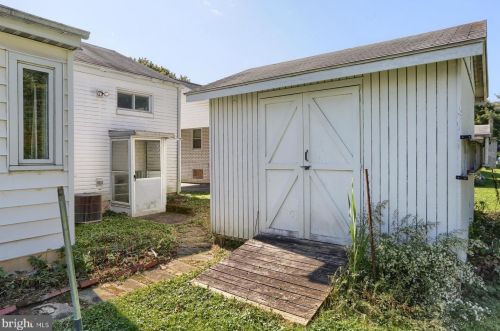 6114 Blue Grass Ave, Harrisburg PA 17112-2327 exterior