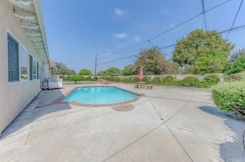 12070 Morning Ave, Downey CA  90242-2324 exterior