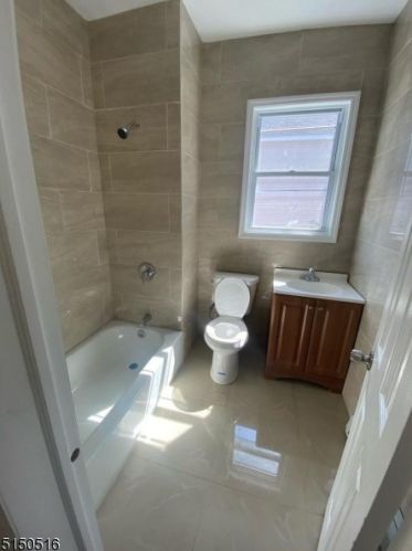 639 Grove St, Irvington, NJ 07111-3719