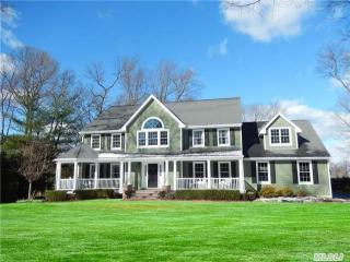 3 Cobblestone Ct, Center Port, NY 11721-1162