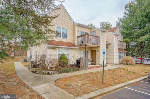 1421 Tristram Cir, West Deptford, NJ 08051-2264