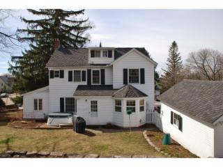 67 Robinson Pkwy, Burlington, VT 05401-3517